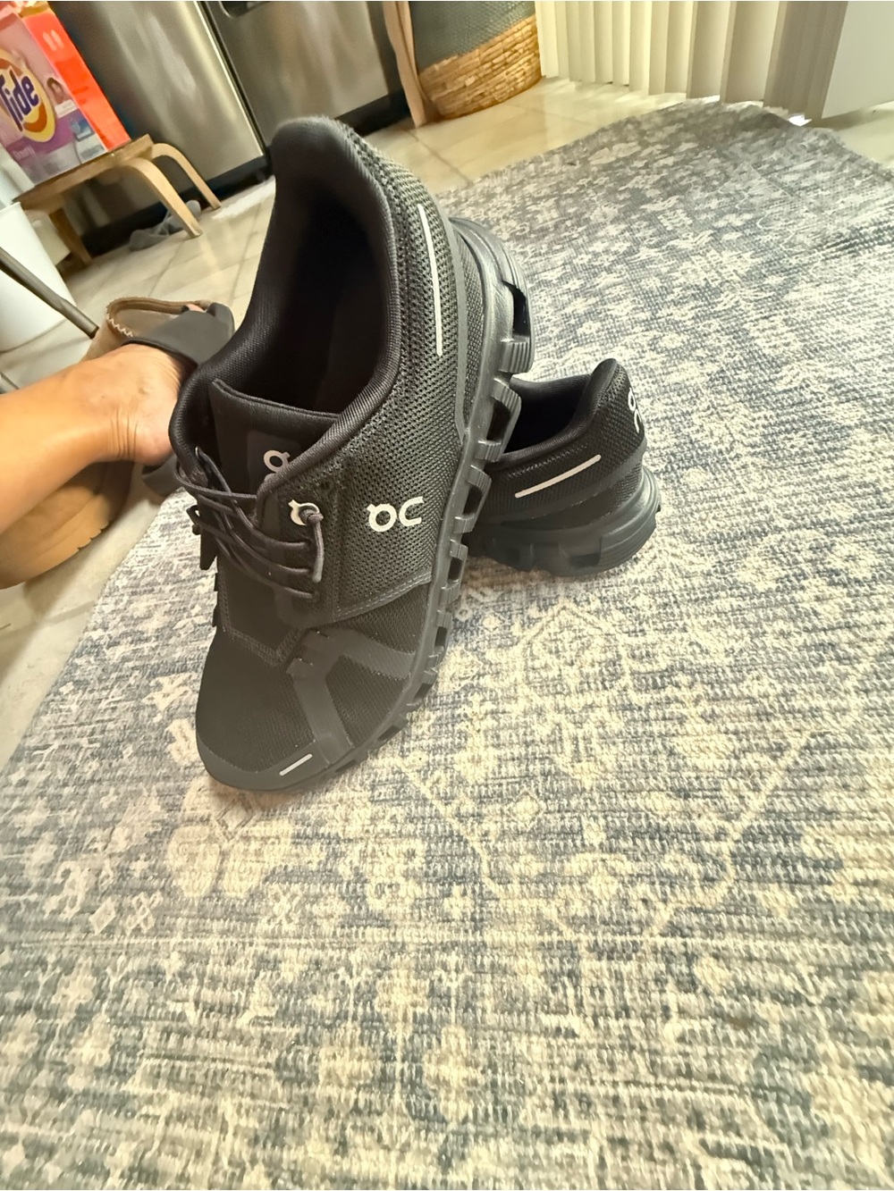 On Running woman’s Cloud 6 Athletic Shoes - Black
